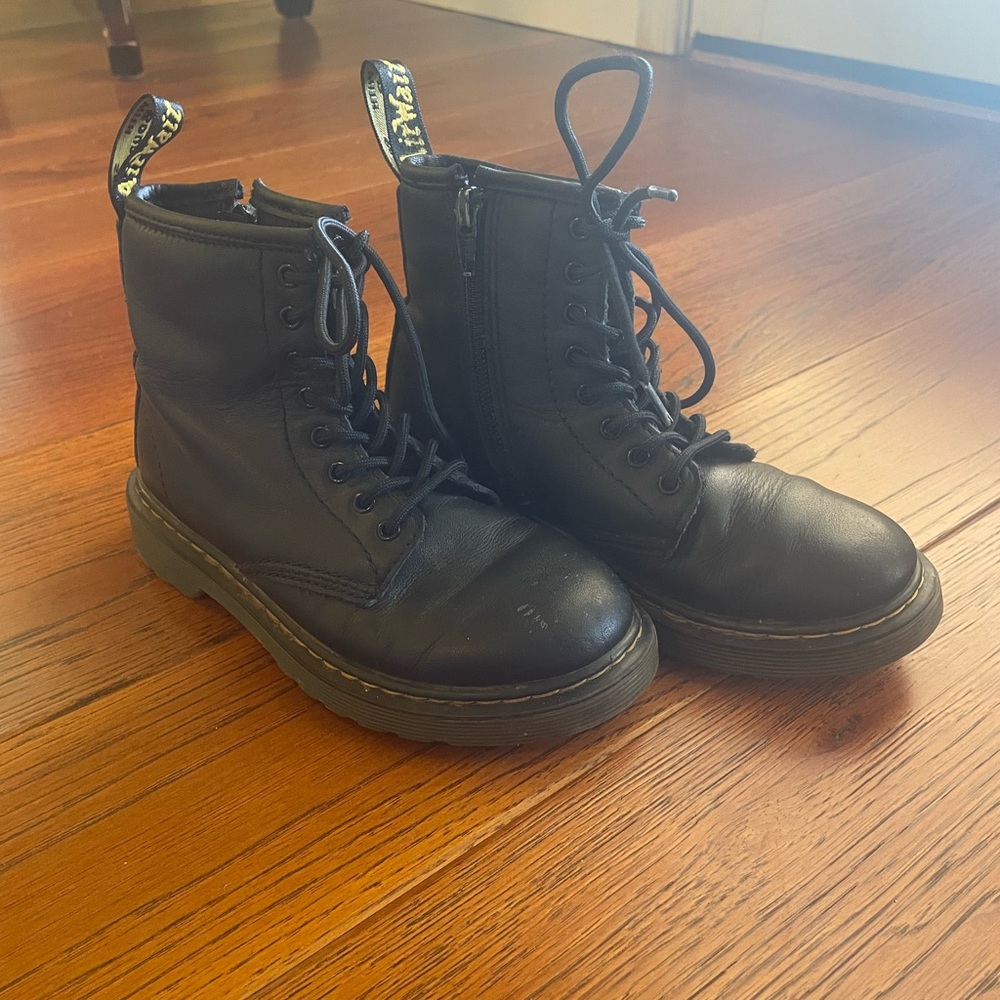 Dr. Martens 1460 J Kids Boots